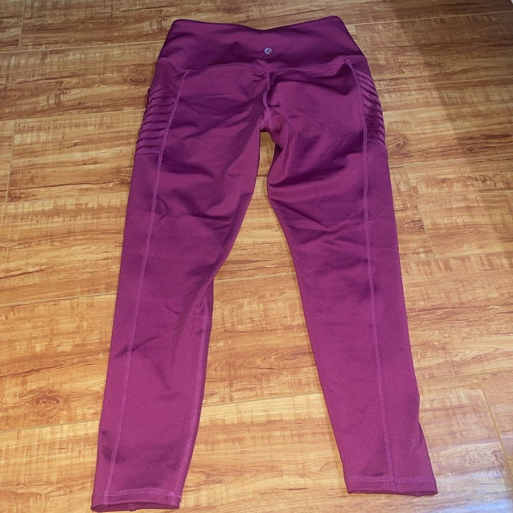 Raspberry workout capris - Picture 4 of 4